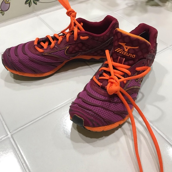 Mizuno running shoe - Picture 2 of 4